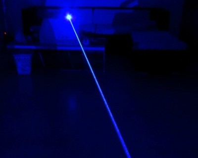Powerful 2 Watt Blue Laser Connected to Cars Powerful 2 Watt Blue Laser Connected to Cars